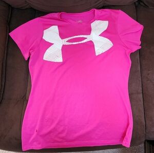 Under armor workout shirt size small in bright pink